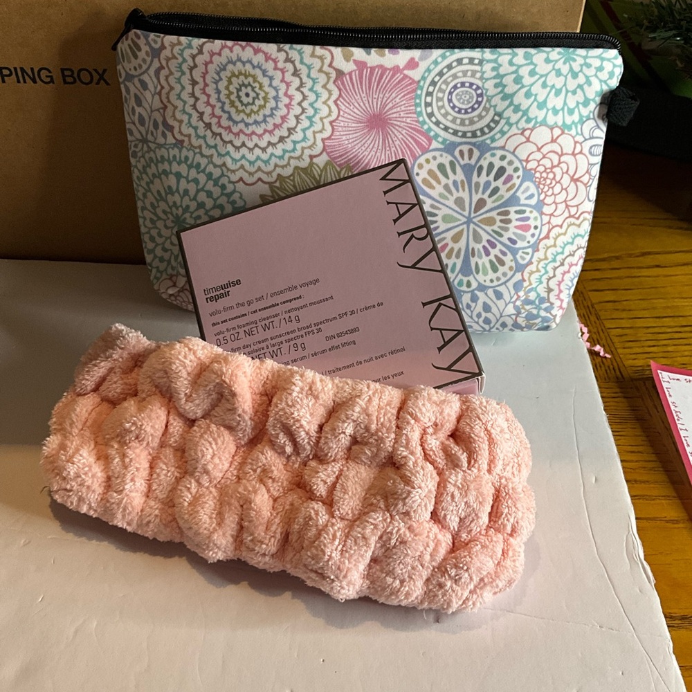 Mary Kay Cosmetic Gift Set. VOLU FIRM TO GO
